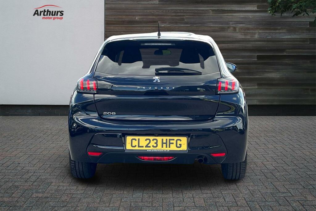 Peugeot 208 Puretech Allure Premium Plus Ss Black #4