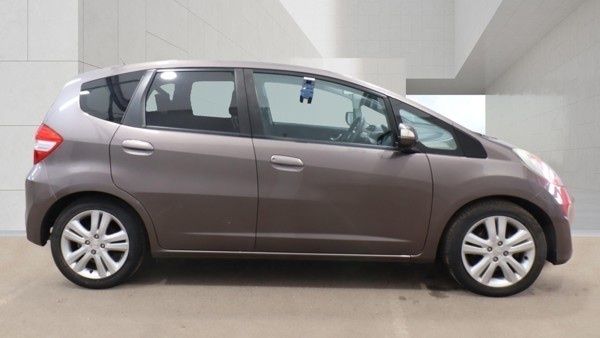 Honda Jazz I-vtec Es Plus Brown #6