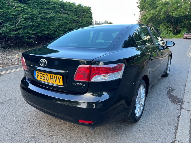 Toyota Avensis Valvematic Tr Black #5