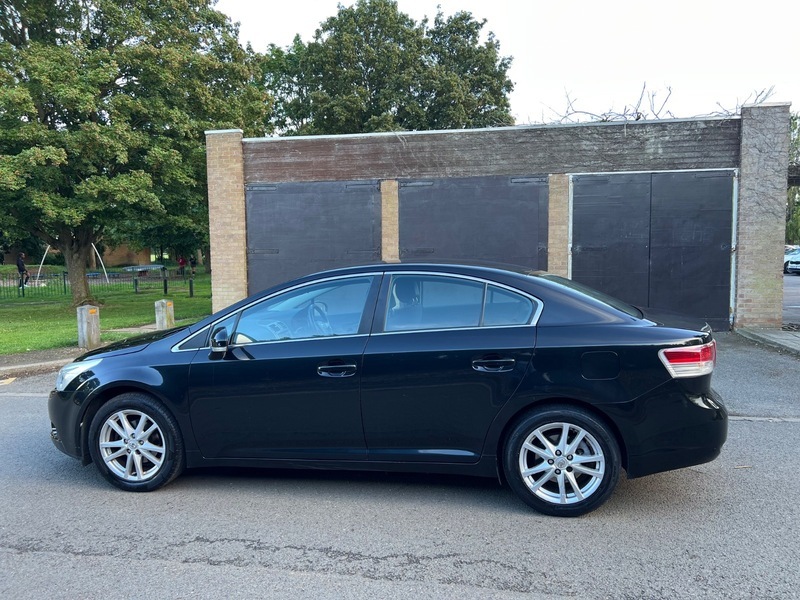Toyota Avensis Valvematic Tr Black #4