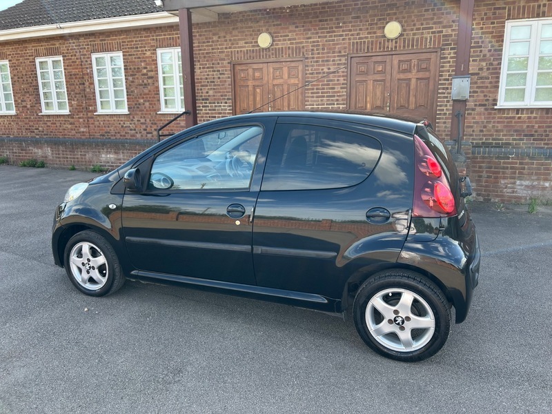 Peugeot 107 Allure Black #4