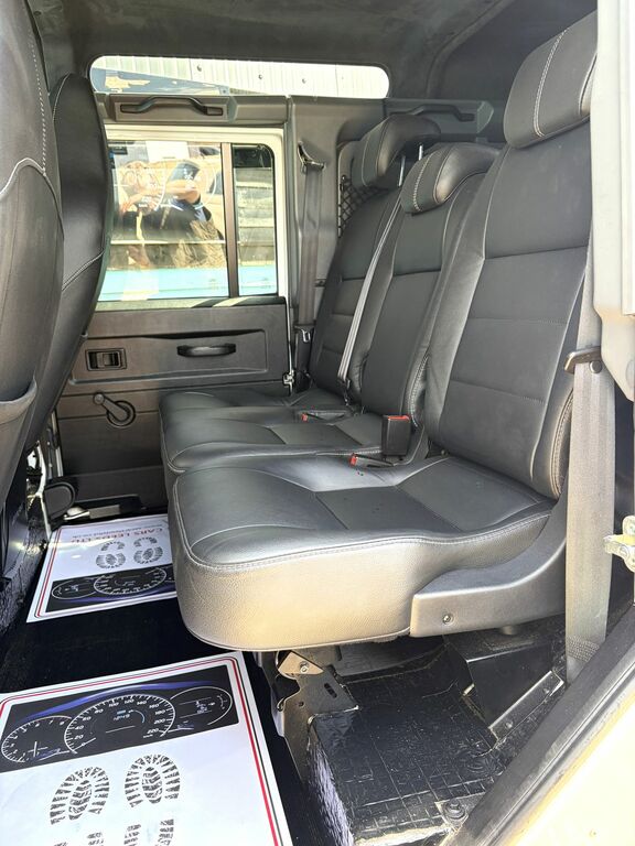 Land Rover Defender 110 110 #9