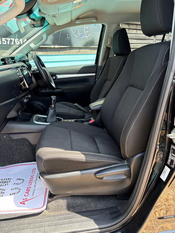 Toyota HILUX 2.4 D-4d Invincible Pickup Double Cab M Black #6