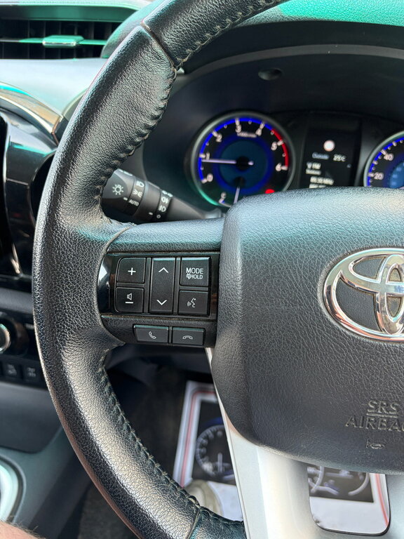 Toyota HILUX Active 4Wd D-4d Single Cab White #9