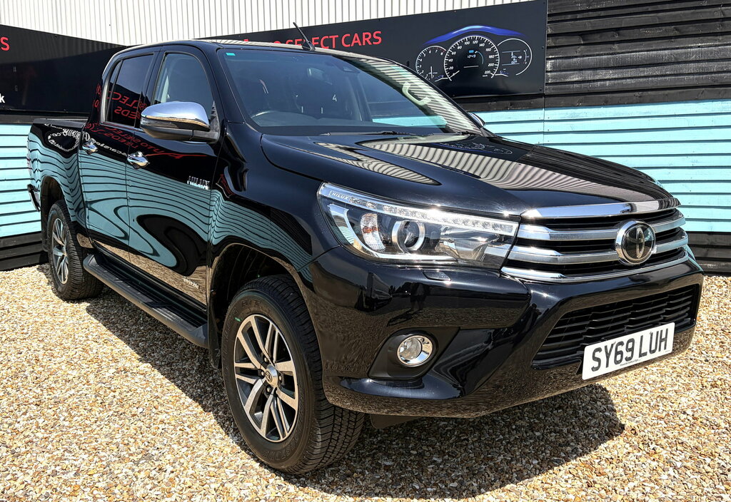 Toyota HILUX 2.4 D-4d Invincible Pickup Double Cab M Black