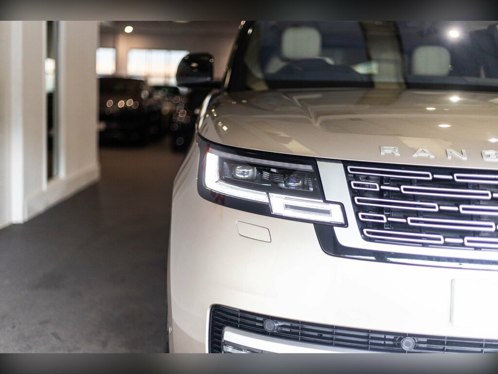 Land Rover Range Rover 4.4 P530 V8 Lwb Gold #2