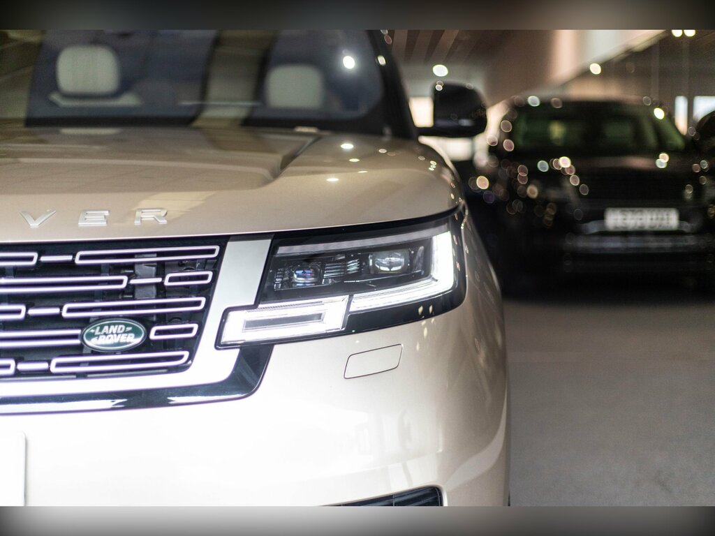 Land Rover Range Rover 4.4 P530 V8 Lwb Gold #3