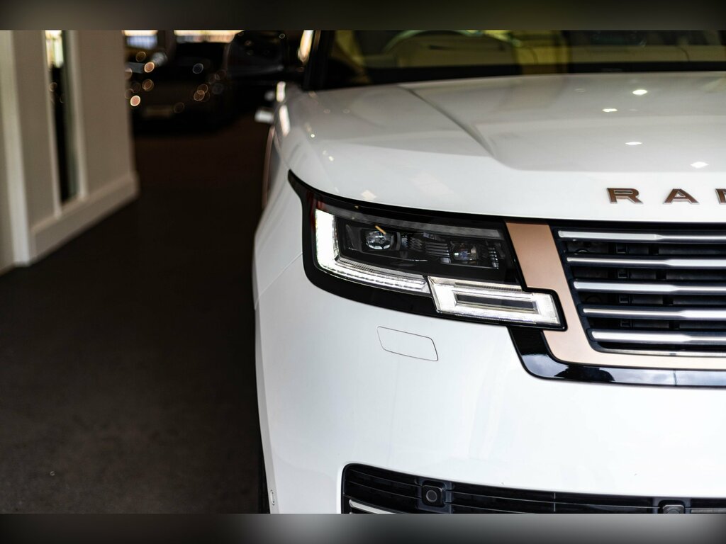 Land Rover Range Rover P615 Sv Lwb 4.4 White #2