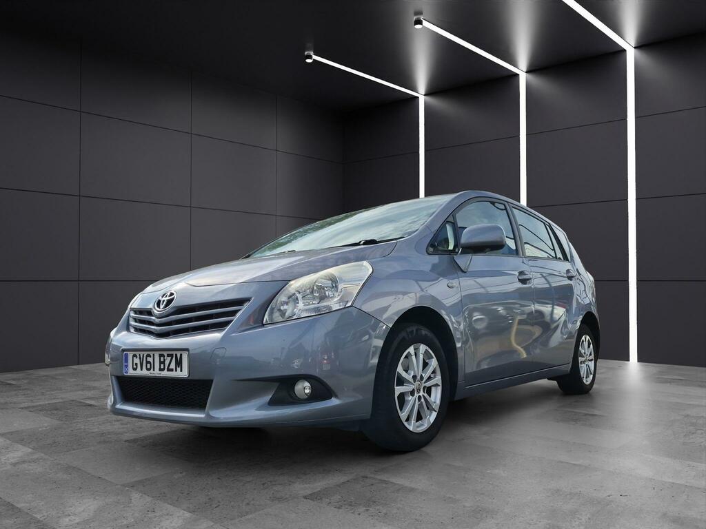 Toyota Verso Mpv Blue #3