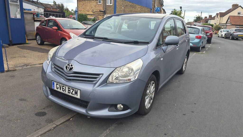 Toyota Verso Mpv Blue #3