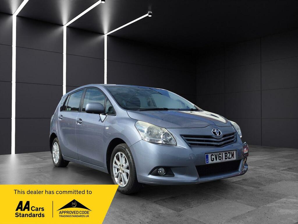 Toyota Verso Mpv Blue