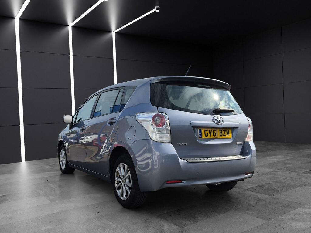 Toyota Verso Mpv Blue #4