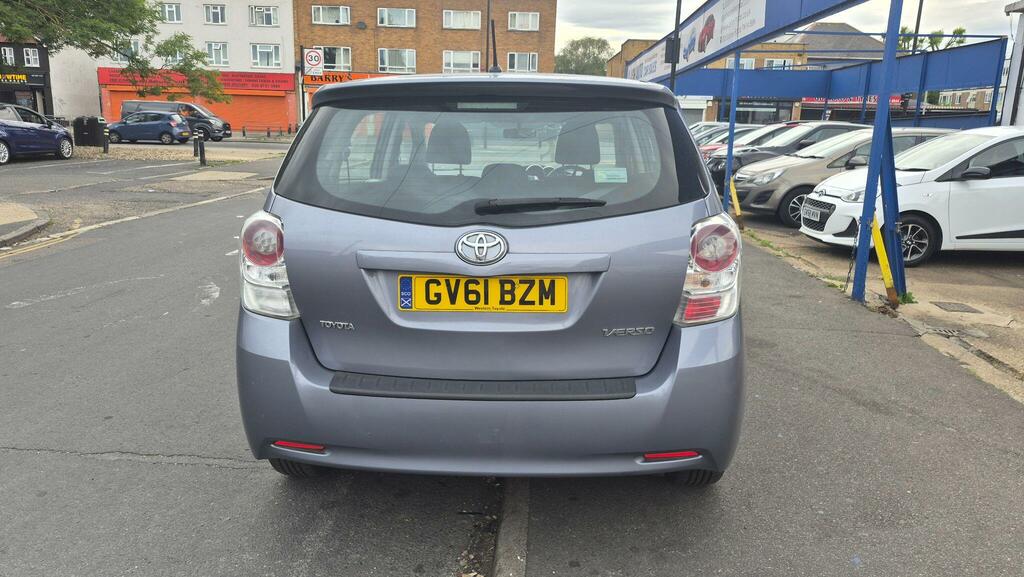 Toyota Verso Mpv Blue #5
