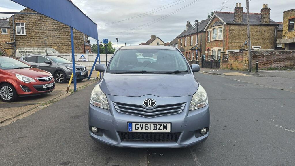 Toyota Verso Mpv Blue #2
