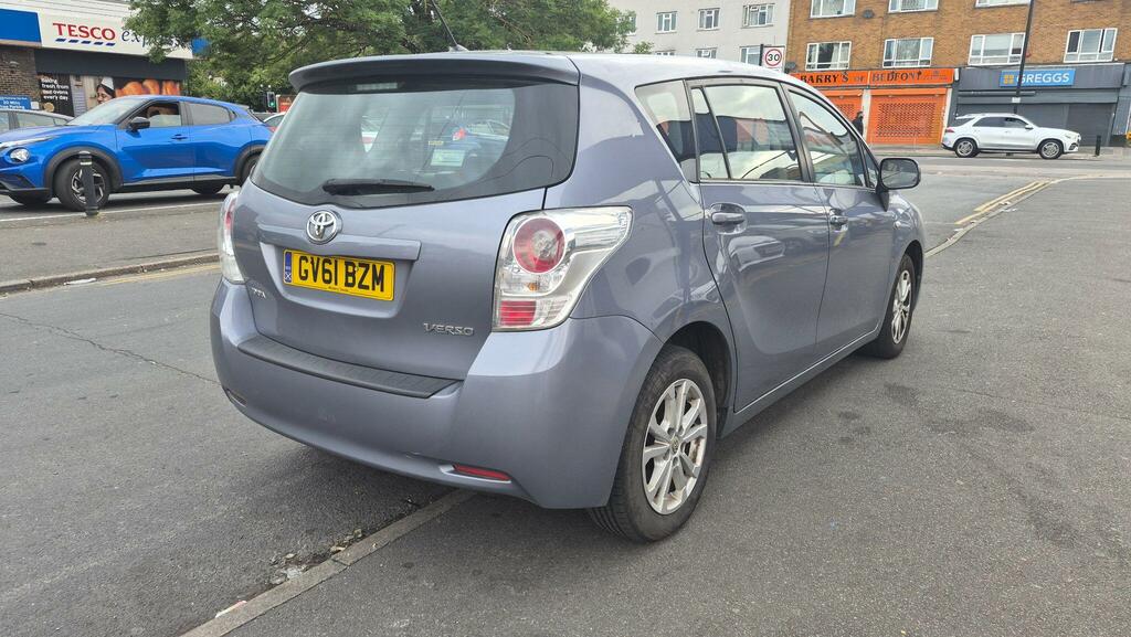 Toyota Verso Mpv Blue #6