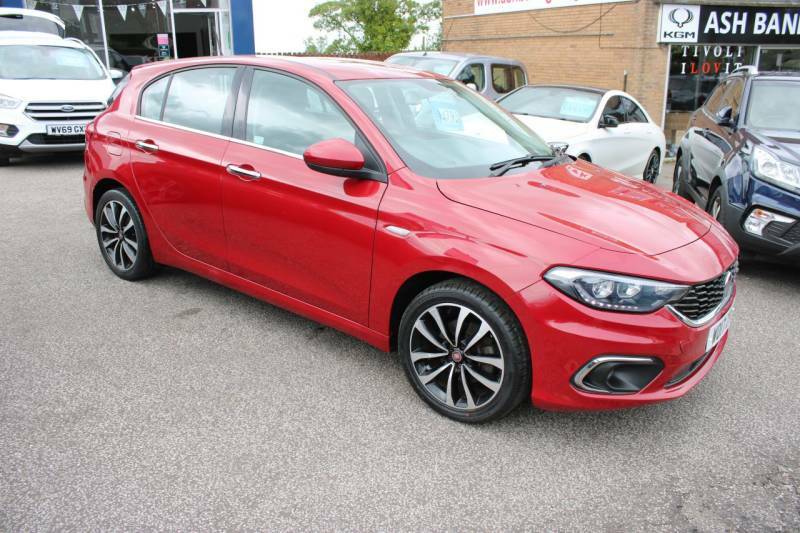 Fiat Tipo 1.4 Mpi Lounge Hatchback Euro 6 Red #4