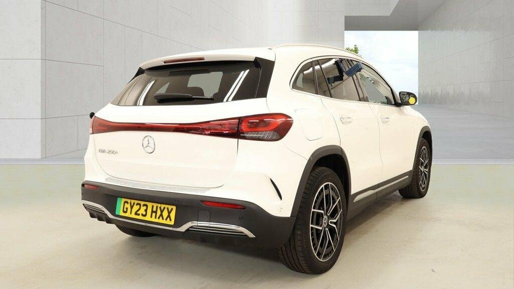 Mercedes-Benz EQA Eqa 250 70.5Kwh Amg Line Premium White #4