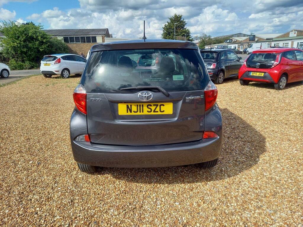 Toyota Verso-S Mpv Silver #6