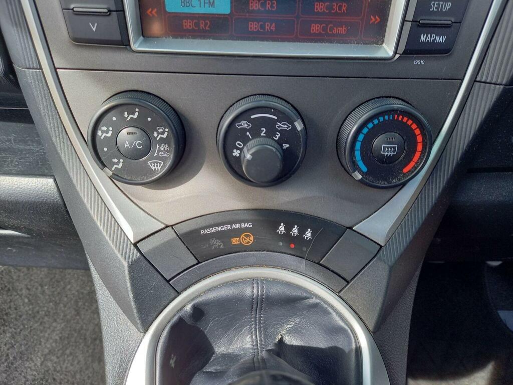 Toyota Verso-S Mpv Silver #25