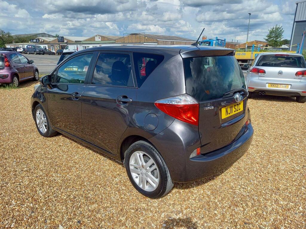 Toyota Verso-S Mpv Silver #5