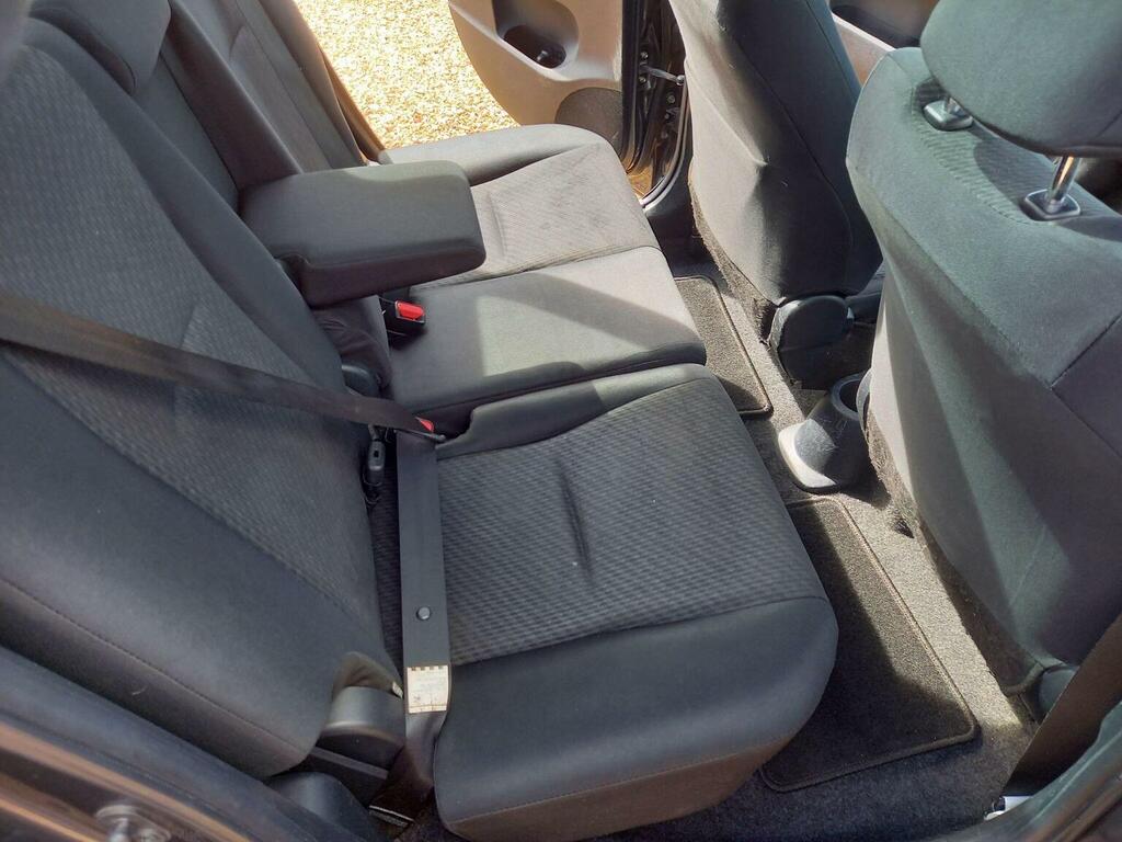 Toyota Verso-S Mpv Silver #13