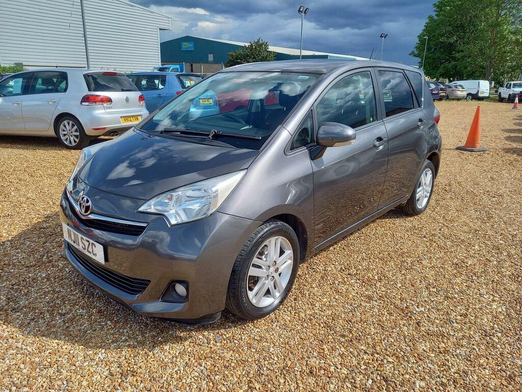 Toyota Verso-S Mpv Silver #3