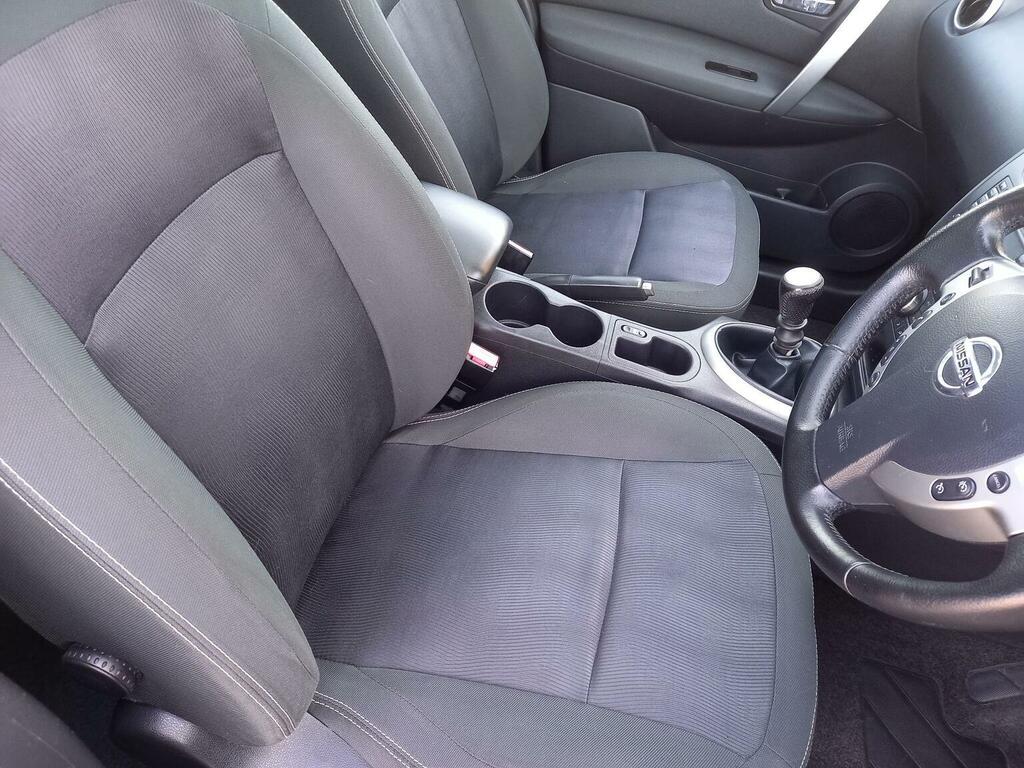 Nissan Qashqai Hatchback White #14
