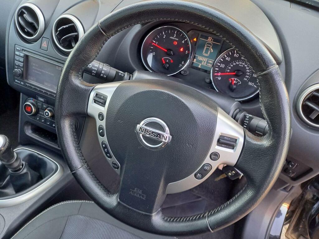 Nissan Qashqai Hatchback White #19