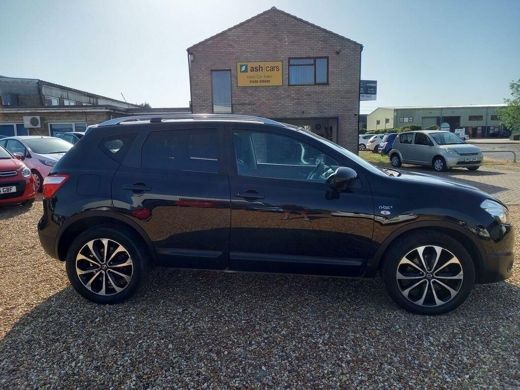 Nissan Qashqai Hatchback White #8