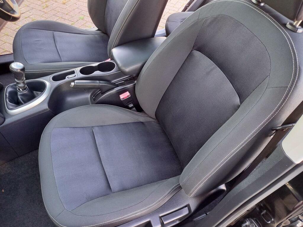 Nissan Qashqai Hatchback White #13