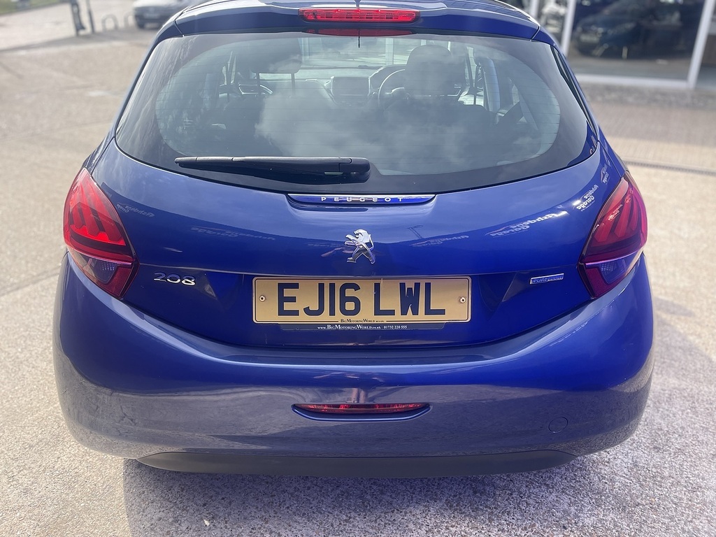Peugeot 208 Puretech Xs White EJ16LWL Blue #4