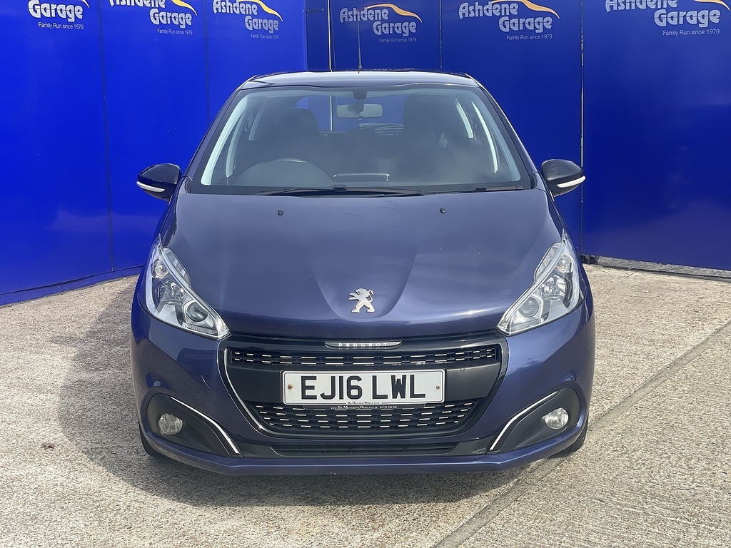 Peugeot 208 Puretech Xs White EJ16LWL Blue #2