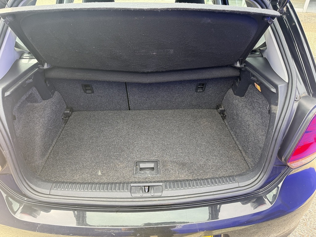 Volkswagen Polo Se Black #6