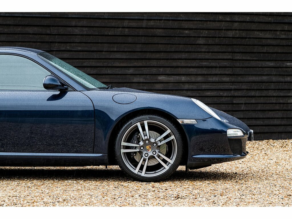 Porsche 911 Gt3 2dr White #29