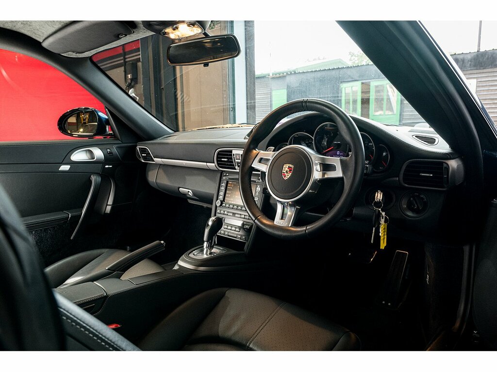 Porsche 911 Gt3 2dr White #27