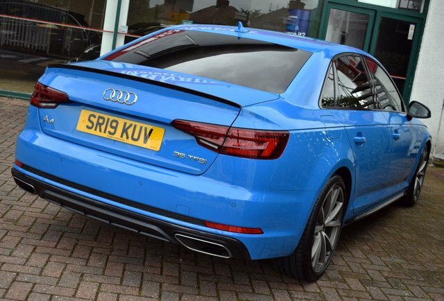 Audi A4 2019 2.0Tfsi 35 Black Edition Saloon 6-Speed 148 B SR19KUV Blue #6