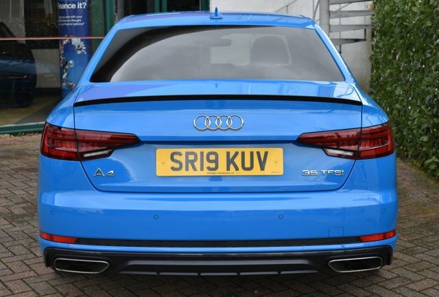 Audi A4 2019 2.0Tfsi 35 Black Edition Saloon 6-Speed 148 B SR19KUV Blue #5