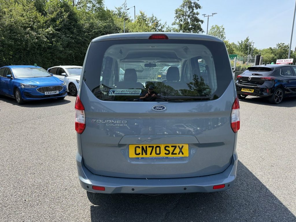 Ford Tourneo Courier 1.5L Zetec Blue #4