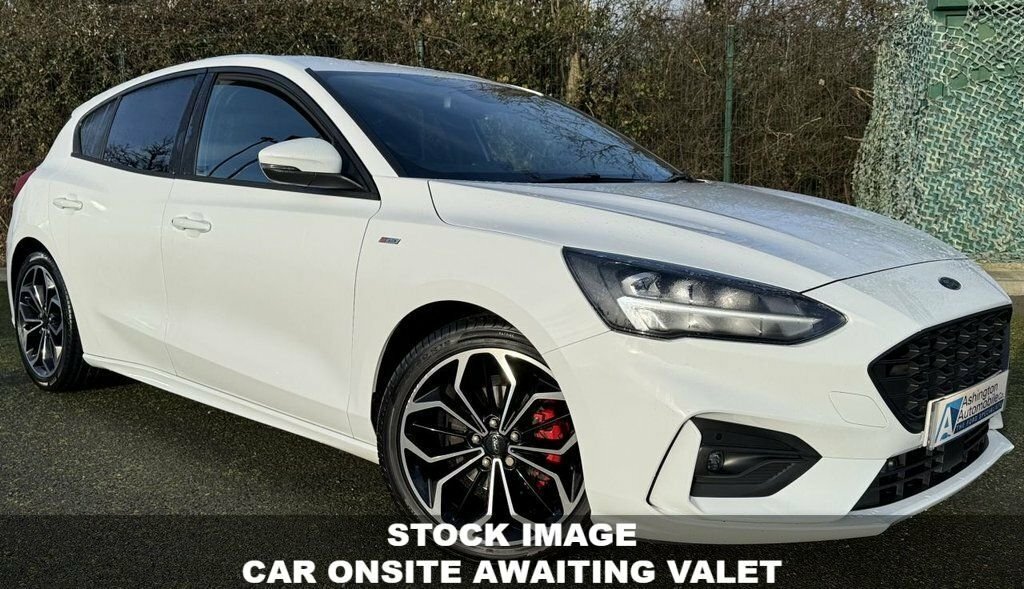 Ford Focus 1L St-line X Edition White