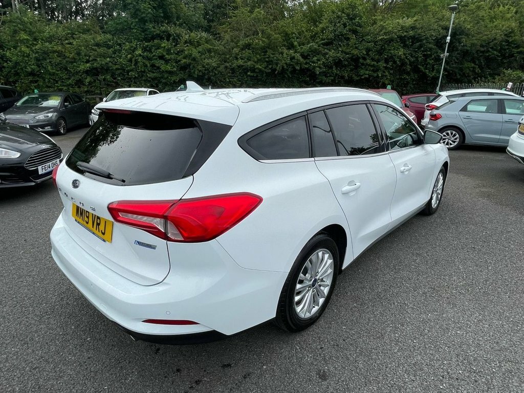 Ford Focus 1L Titanium White #3