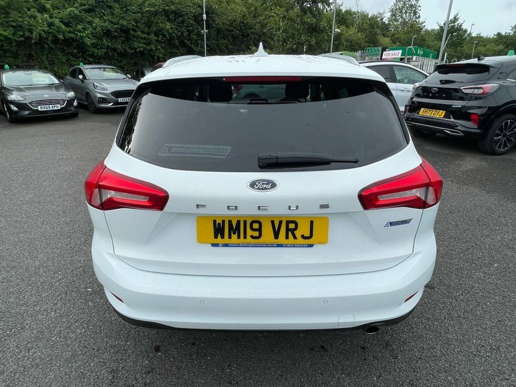 Ford Focus 1L Titanium White #4
