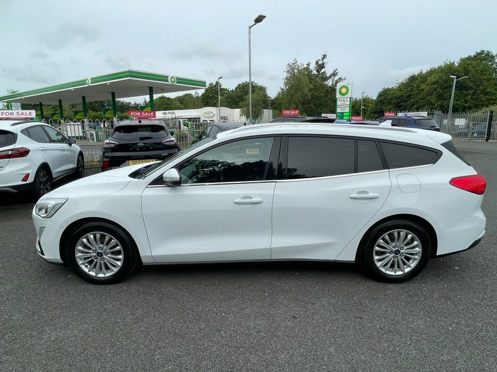 Ford Focus 1L Titanium White #6