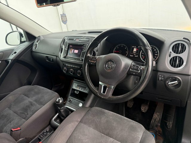 Volkswagen Tiguan 2016 2.0 Tdi Bluemotion Tech Match Suv White #3