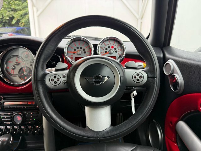 Mini Convertible 1.6 Cooper 114 Bhp Red #36