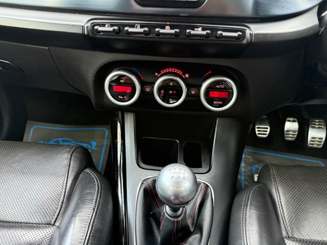 Alfa Romeo Giulietta Hatchback White #31