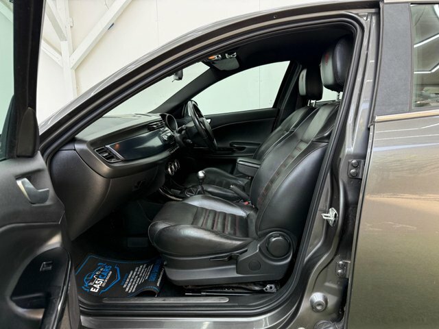 Alfa Romeo Giulietta Hatchback White #26