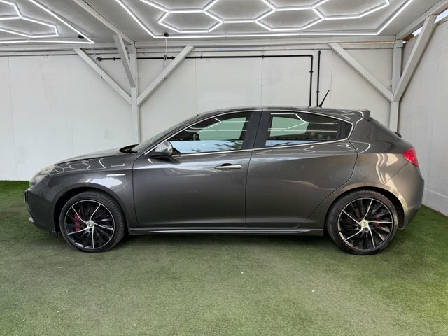 Alfa Romeo Giulietta Hatchback White #11