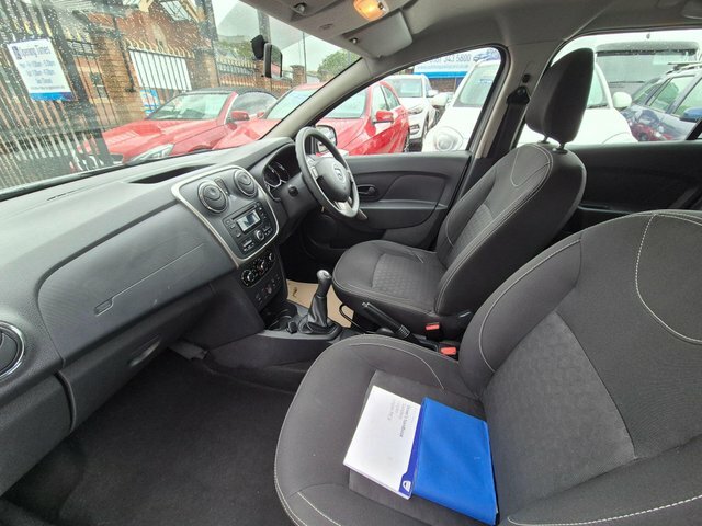 Dacia Logan 1.5 Dci Laureate Red #10