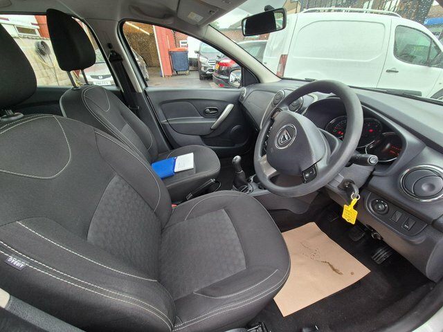 Dacia Logan 1.5 Dci Laureate Red #9