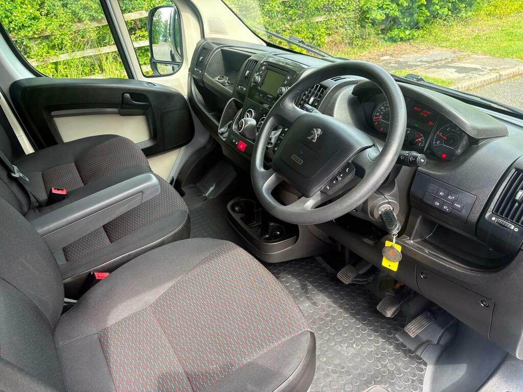 Peugeot Boxer Professional White #7